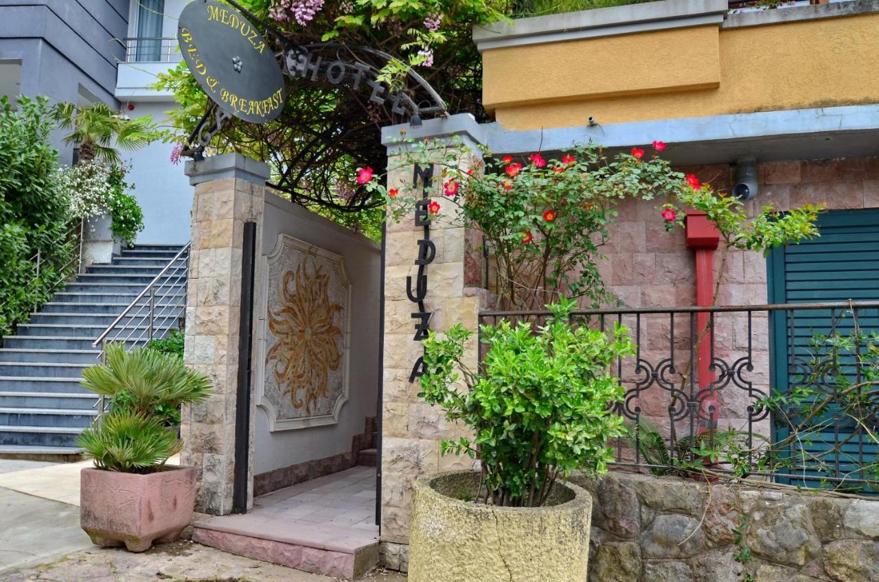 Hotel Meduza Bečići Buitenkant foto