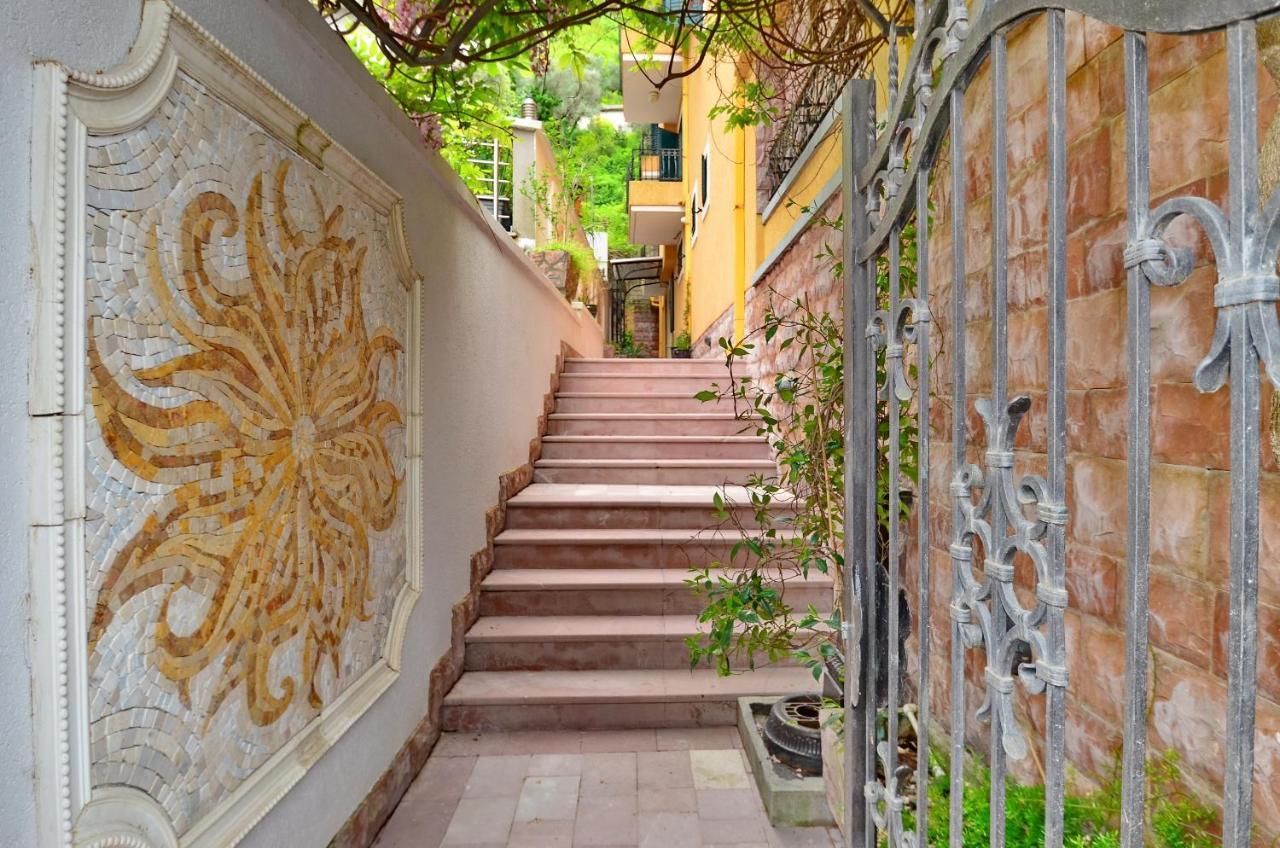 Hotel Meduza Bečići Buitenkant foto