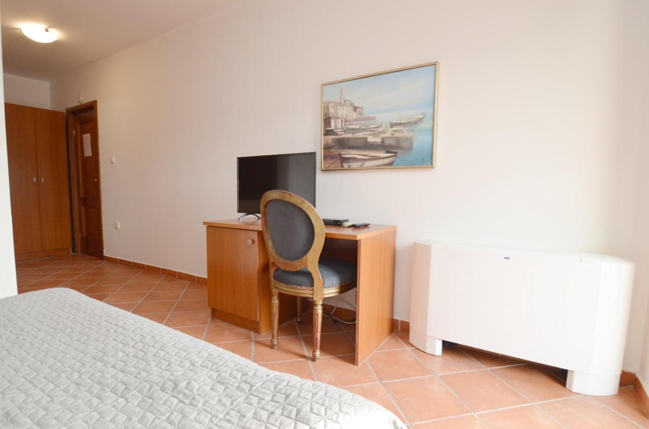 Hotel Meduza Bečići Buitenkant foto