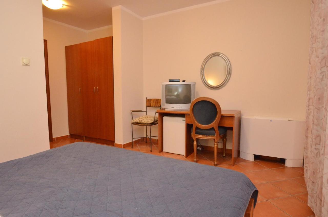 Hotel Meduza Bečići Buitenkant foto