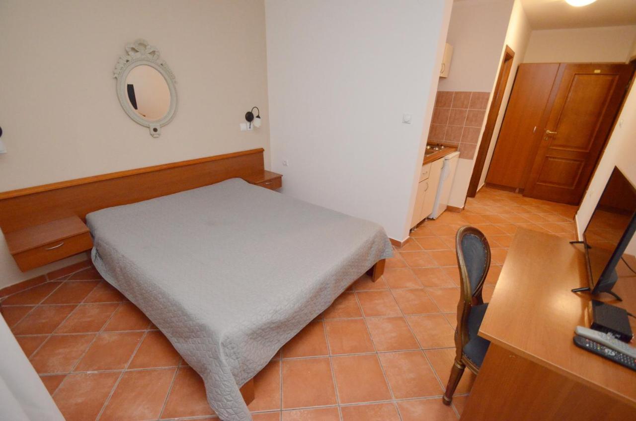 Hotel Meduza Bečići Buitenkant foto