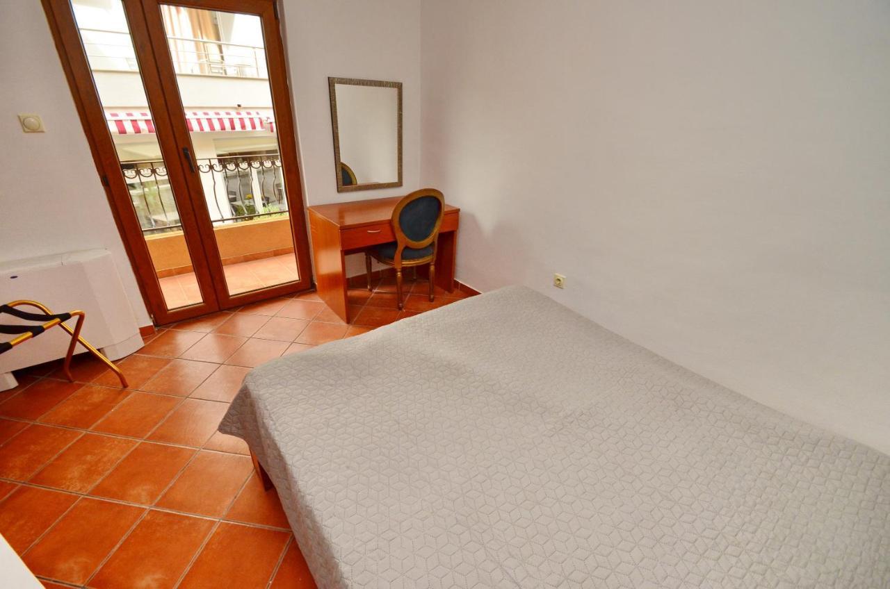 Hotel Meduza Bečići Buitenkant foto